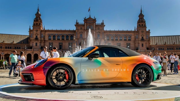 El sábado 15 de abril, Día Mundial del Arte, más de 150 Porsche 911 de todas las épocas se reunieron en la Plaza de España de Sevilla