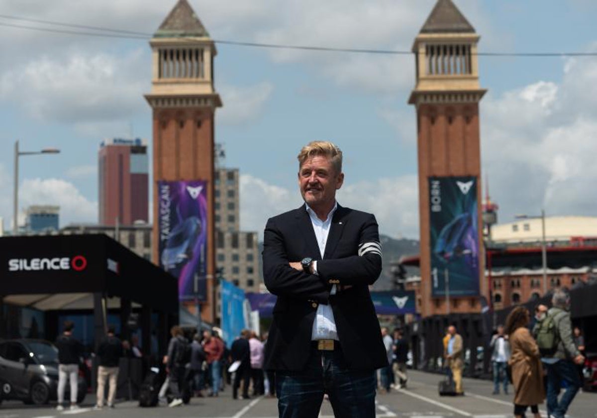 Griffiths, fotografido en salón Automobile de Barcelona