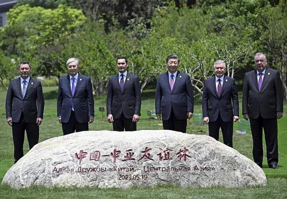 Foto de familia de los líderes que acudieron a la cumbre de Asia Central en Xi'an.
