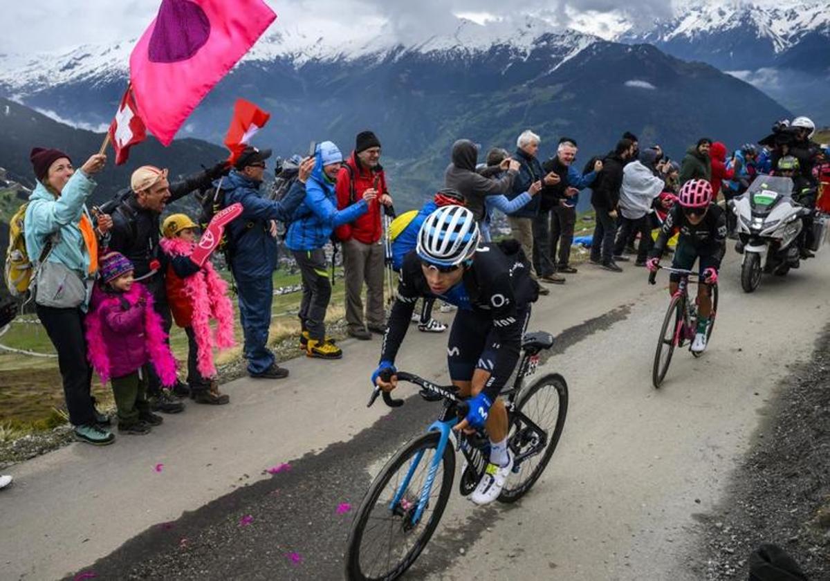 Einer Rubio, por delante de Cepeda en el tramo final de la Croix de Coeur.