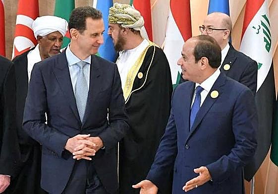 Bashar al-Assad conversa con su homólogo egipcio, Abdel Fattah al-Sisi.