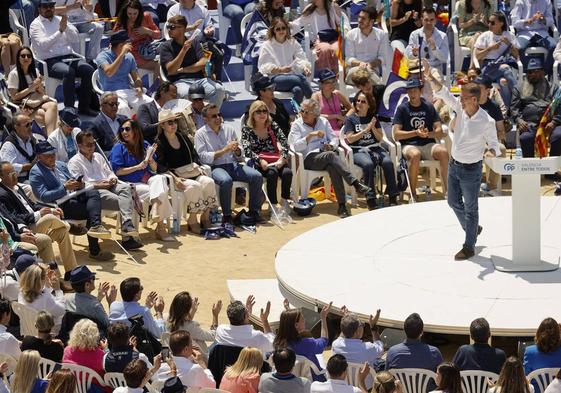 El presidente del PP, Alberto Núñez Feijóo, este domingo en Valencia.