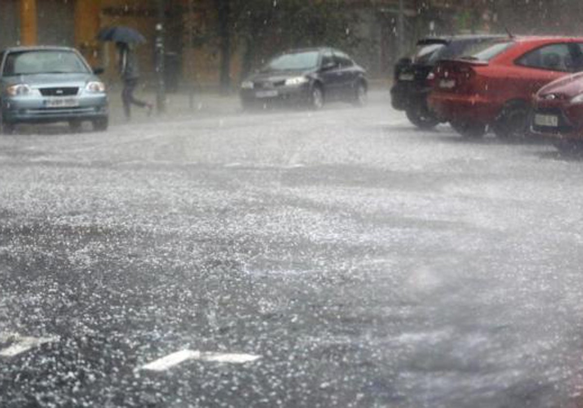 Coches bajo el granizo