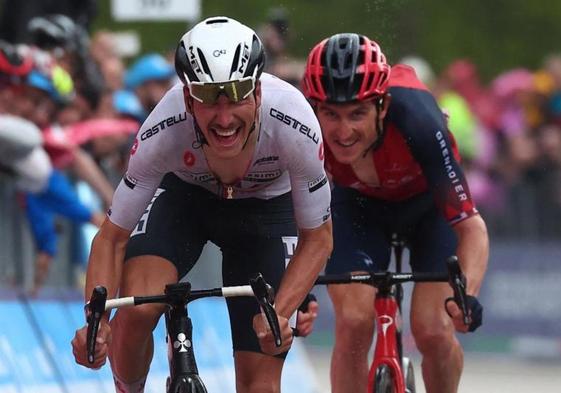 Joao Almeida y Geraint Thomas, en plena pugna por la victoria de etapa.