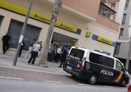 Colas en una oficina postal en Melilla la semana pasada para el voto por correo.