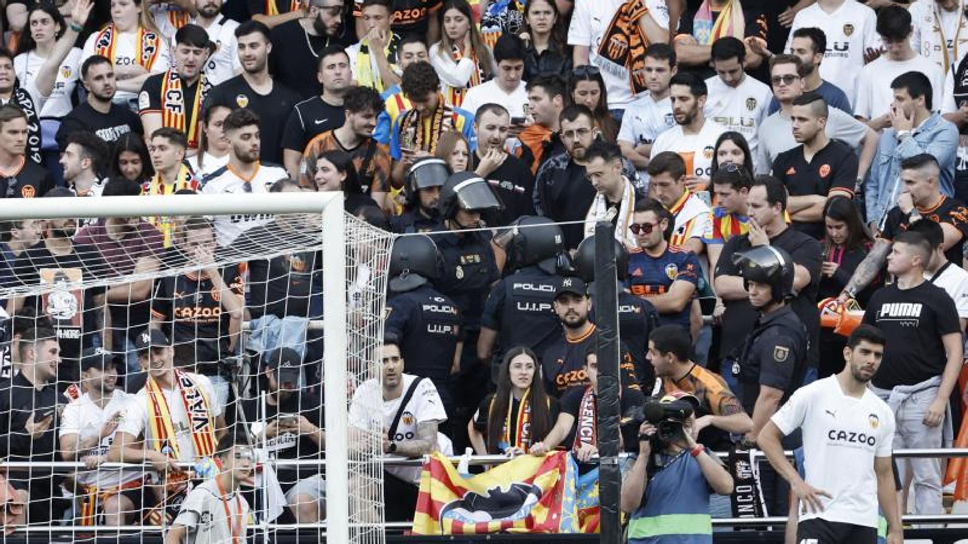 A court in Valencia is investigating the three arrested for insulting Vinicius for a hate crime