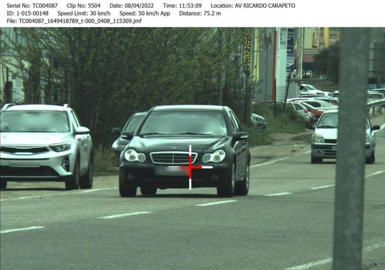 Anulan una multa por exceso de velocidad en Badajoz que contenía datos en inglés