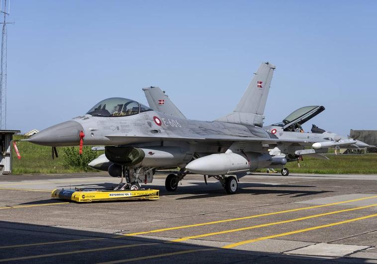 España evita comprometerse a entrenar a pilotos ucranianos en el uso de cazas F-16