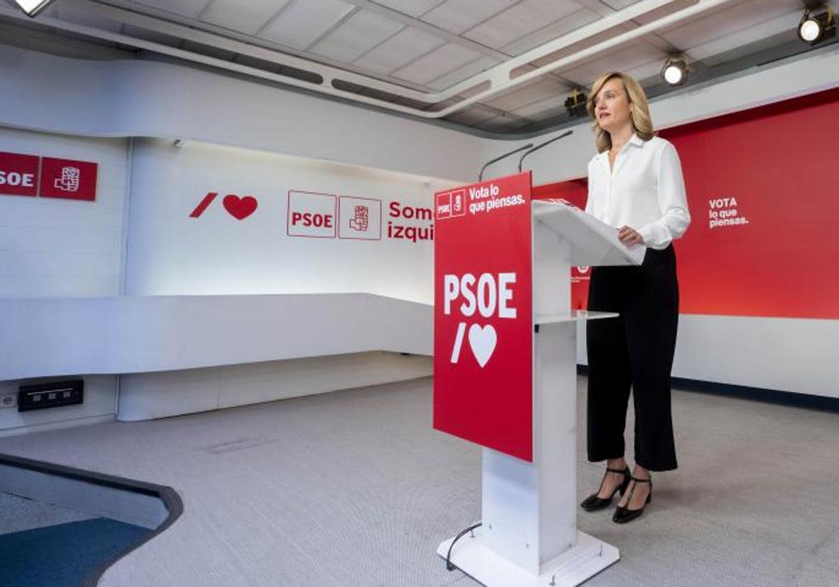 La portavoz del PSOE y ministra de Educación y Formación Profesional, Pilar Alegría, interviene en una rueda de prensa