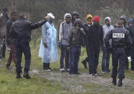 Cientos de migrantes cruzan ilegalmente al Reino Unido cada año desde Francia.