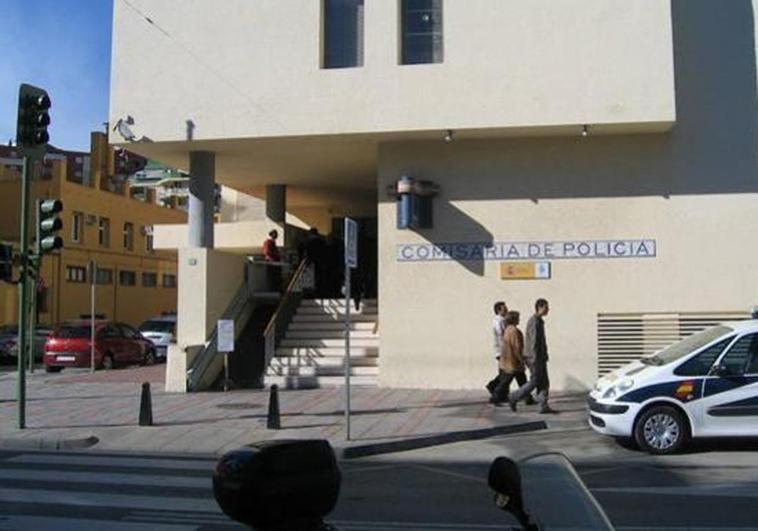 Comisaría de la Policía Nacional en Fuengirola, donde llevan la investigación del caso.