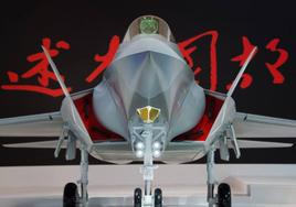 El nuevo caza furtivo J-31 fue presentado en la exposición de Zhuhai.