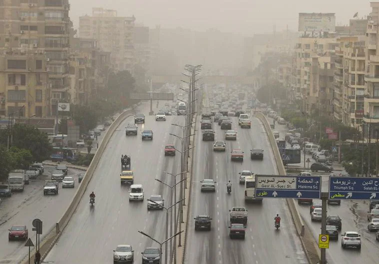 El Cairo cubierto por una tormenta de arena