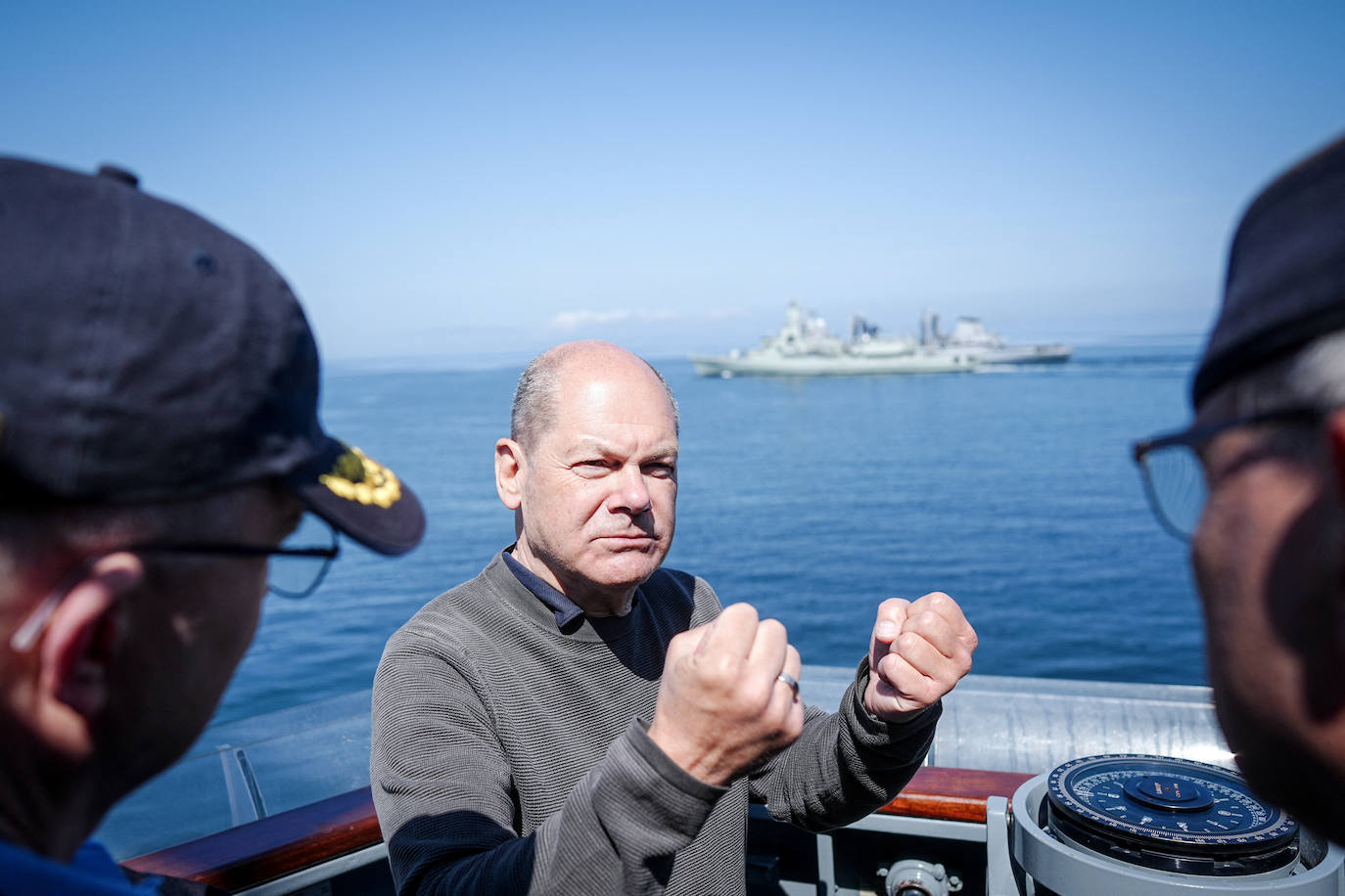 El canciller alemán Olaf Scholz durante su visita a las fuerzas navales en Rostock, en Alemania