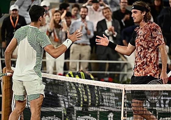 Carlos Alcaraz celebra con rabia su pase a las semifinales de Roland Garros.
