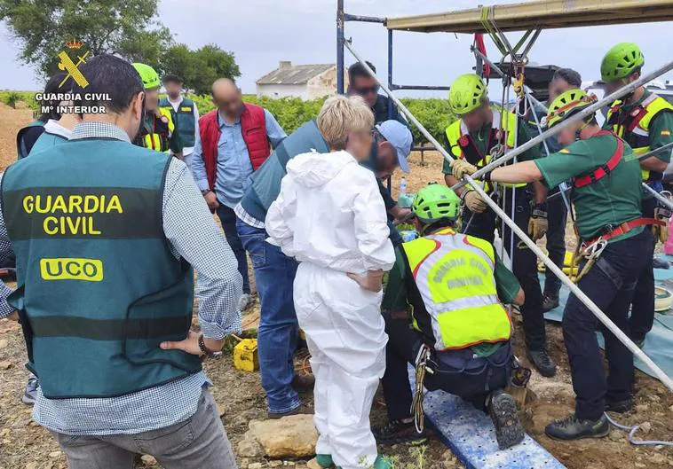 Miembros de la Guardia Civil participan en la búsqueda de restos biológicos del empresario desaparecido en Manzanares.
