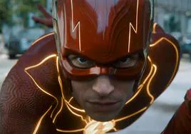 Ezra Miller encarna a Flash en el filme de Andy Muschietty.