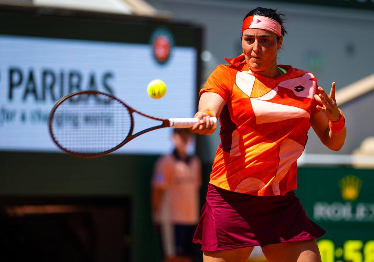 La tunecina Ons Jabeur, una de las favoritas para ganar Roland Garros, se despidió este miércoles del torneo parisino.