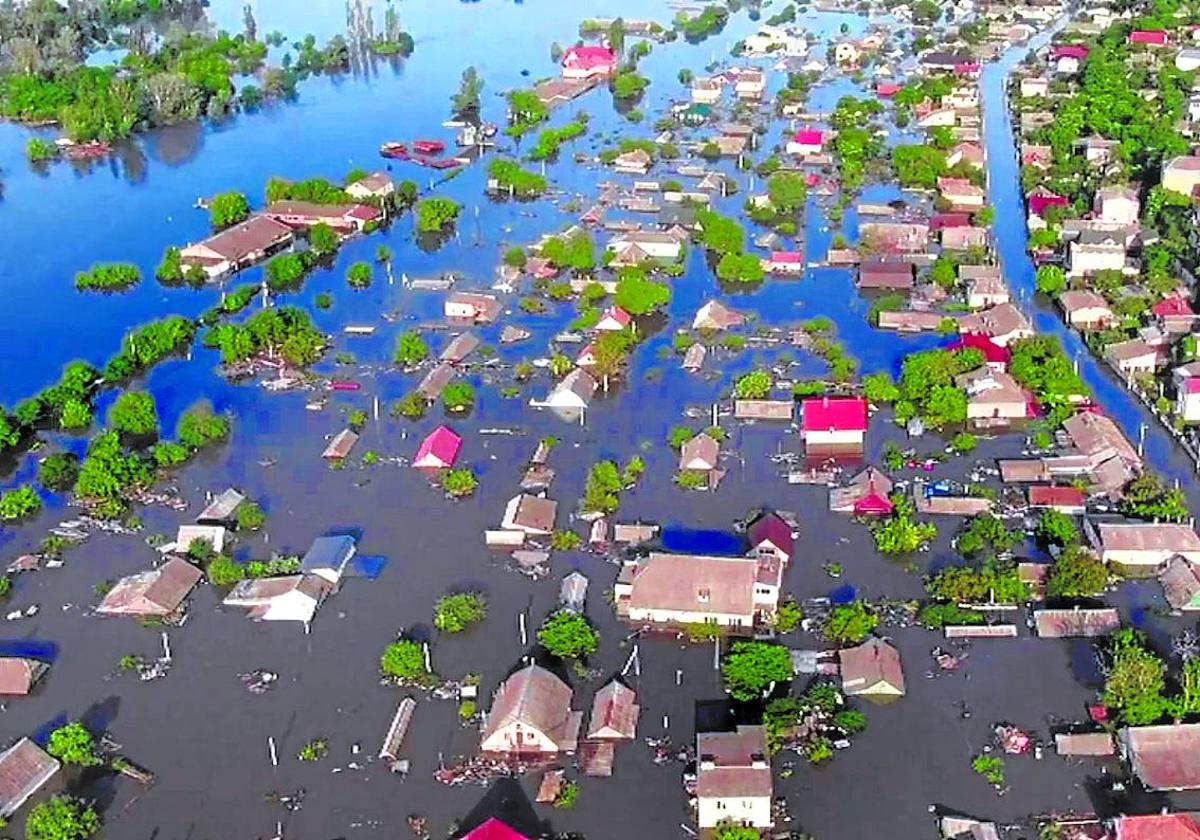 La falta de agua amenaza a miles de ucranianos mientras las evacuaciones prosiguen en Jersón