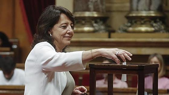 La independentista Anna Erra, elegida nueva presidenta del Parlament