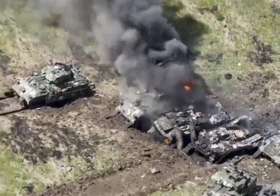 Varios tanques de guerra alemanes y estadounidenses destruidos en combate en Zaporiyia