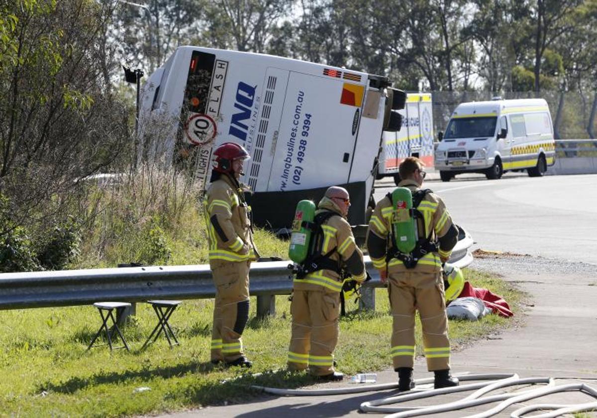 Diez muertos al volcar un autobús que transportaba a los asistentes de una boda en Australia