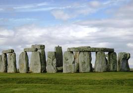 El conjunto de Stonehenge, situado en una colina de Amesbury (Inglaterra).