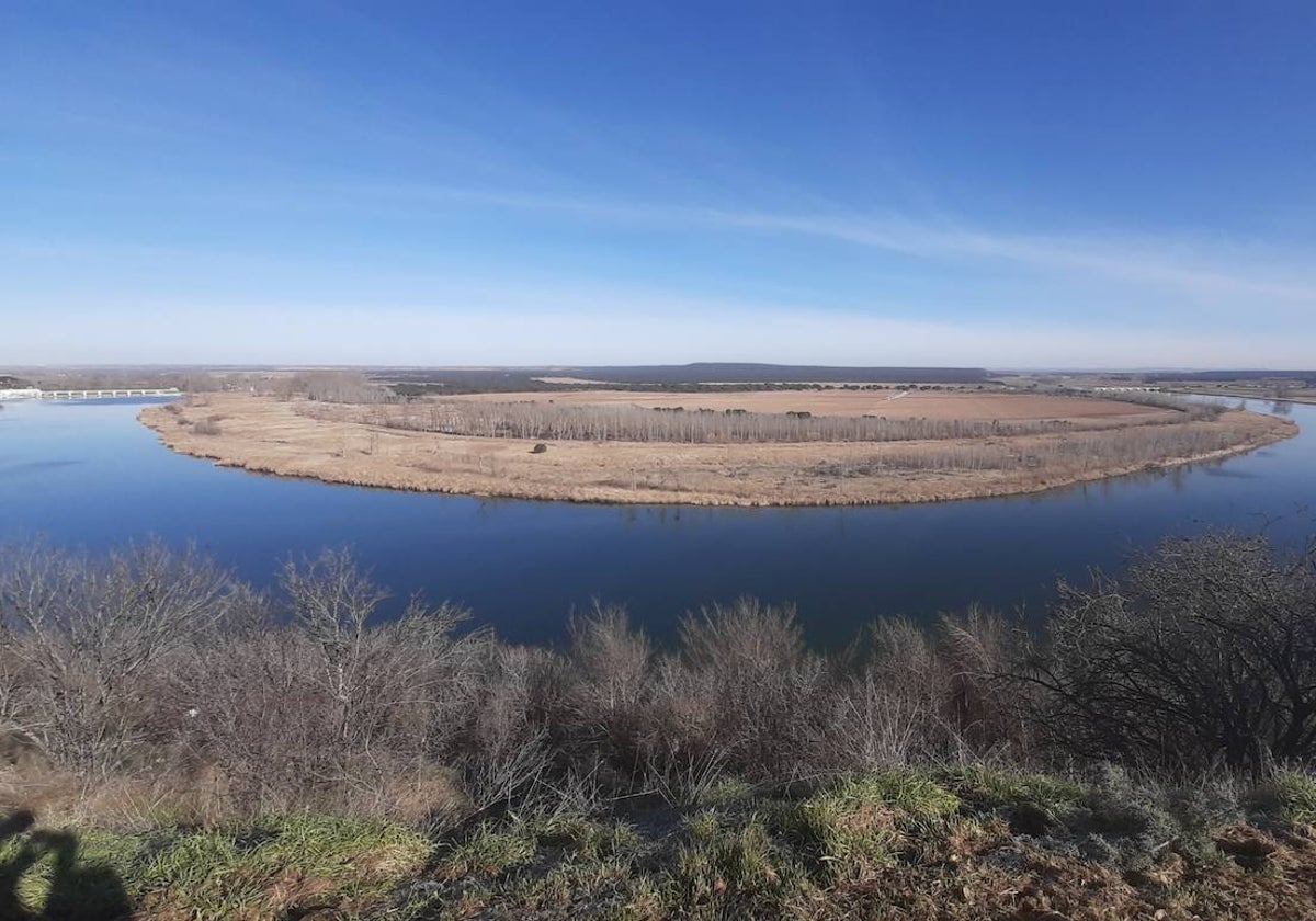 La presa de San José, en Valladolid, la única de España que se encuentra al 100% de su capacidad.