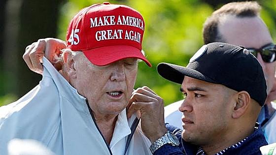 El juez prohíbe a Trump discutir el caso con su mayordomo