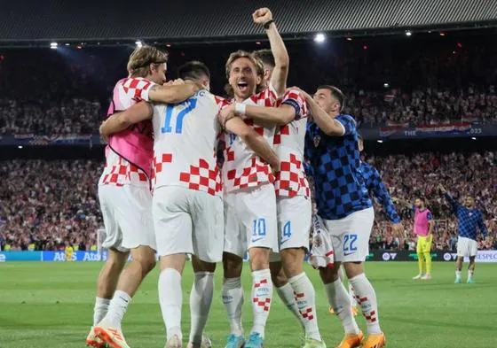 Modric celebra junto a sus compañeros su gol ante Países Bajos.