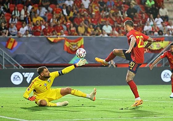 Joselu Mato, al marcar el gol de la victoria de España frente a Italia.
