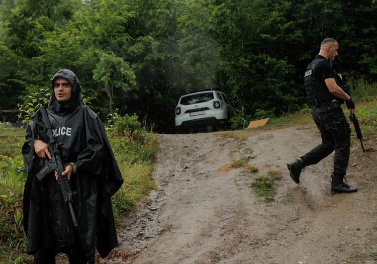 Kosovo acusa a Serbia de «secuestrar» a tres de sus policías