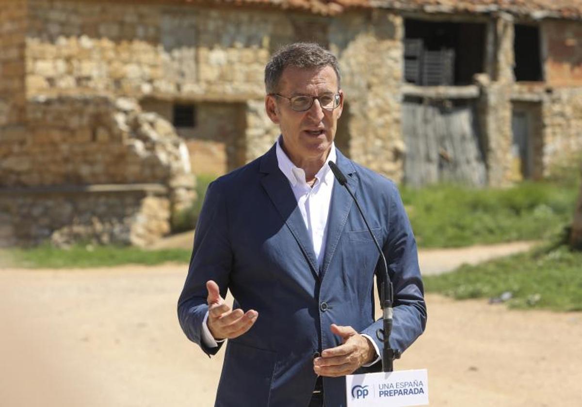 Feijóo se compromete con la España rural y las políticas de proximidad en Celadas (Teruel).