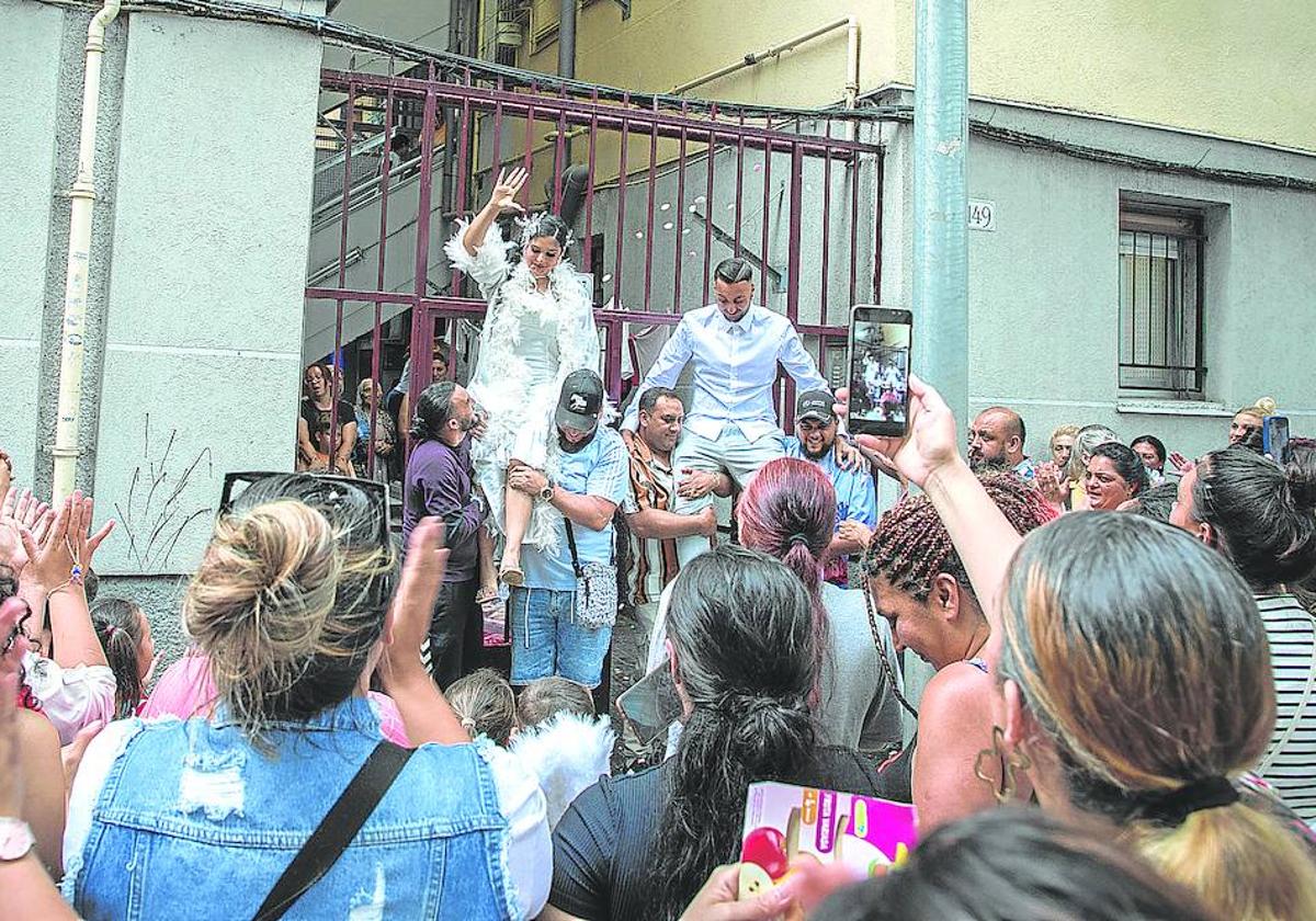 Mucha población gitana procedente del Somorrostro de Barcelona se ha instalado en la zona.