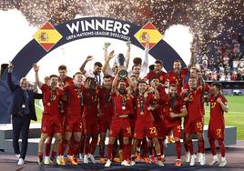 Los jugadores de la selección española festejan su victoria en la final de la Liga de Naciones.