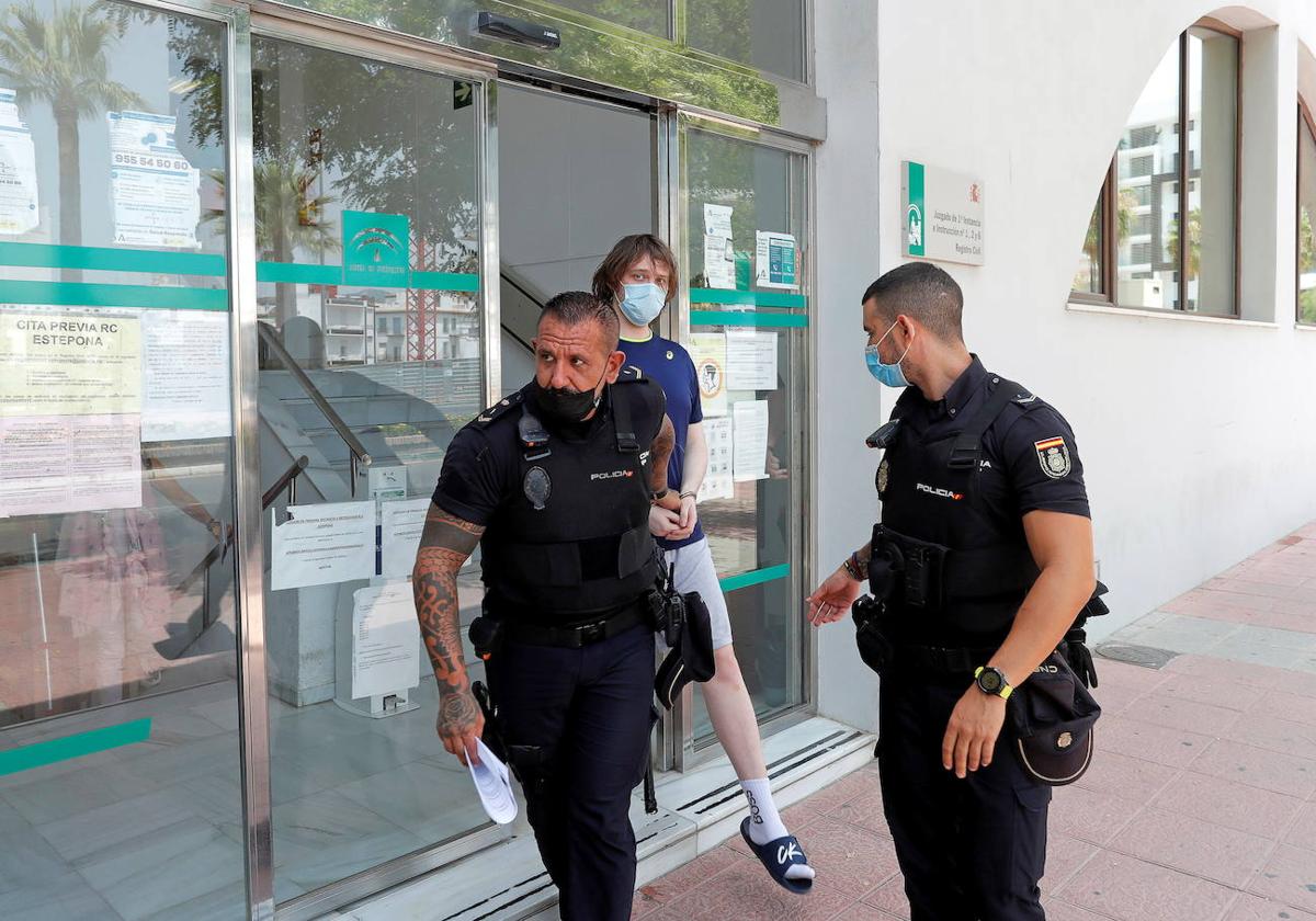 Joseph James O'Connor sale detenido de la comisaría de Estepona en julio de 2021.