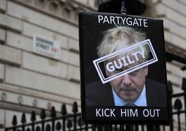 El 'partygate' puso contra las cuerdas a Boris Johnson, que dimitió como primer ministro en el verano de 2022.