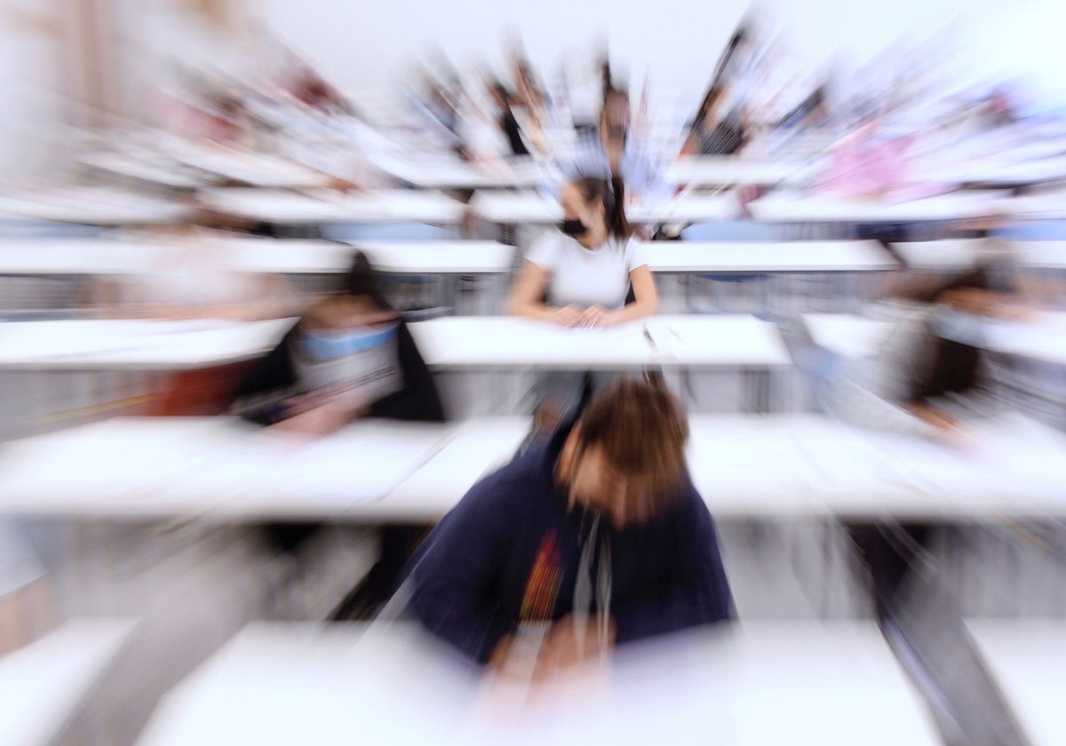 Estudiantes vallisoletanos realizan una de las pruebas de acceso a la universidad.