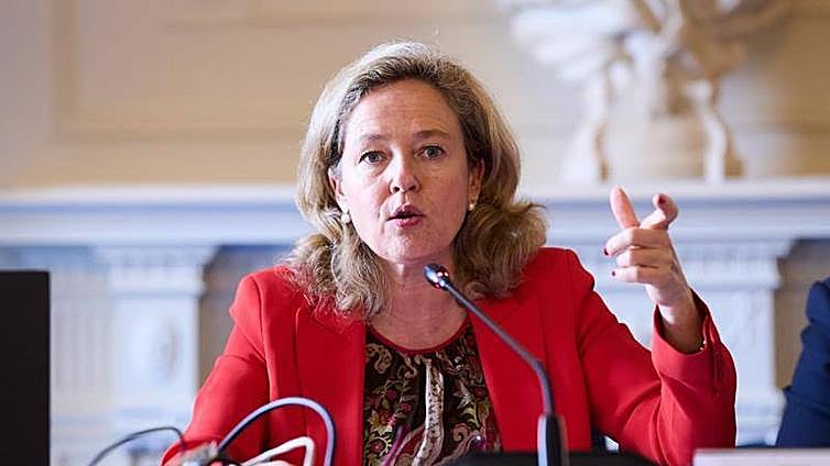 Calviño arremete contra Feijóo aludiendo a los «años negros» de la gestión económica del PP