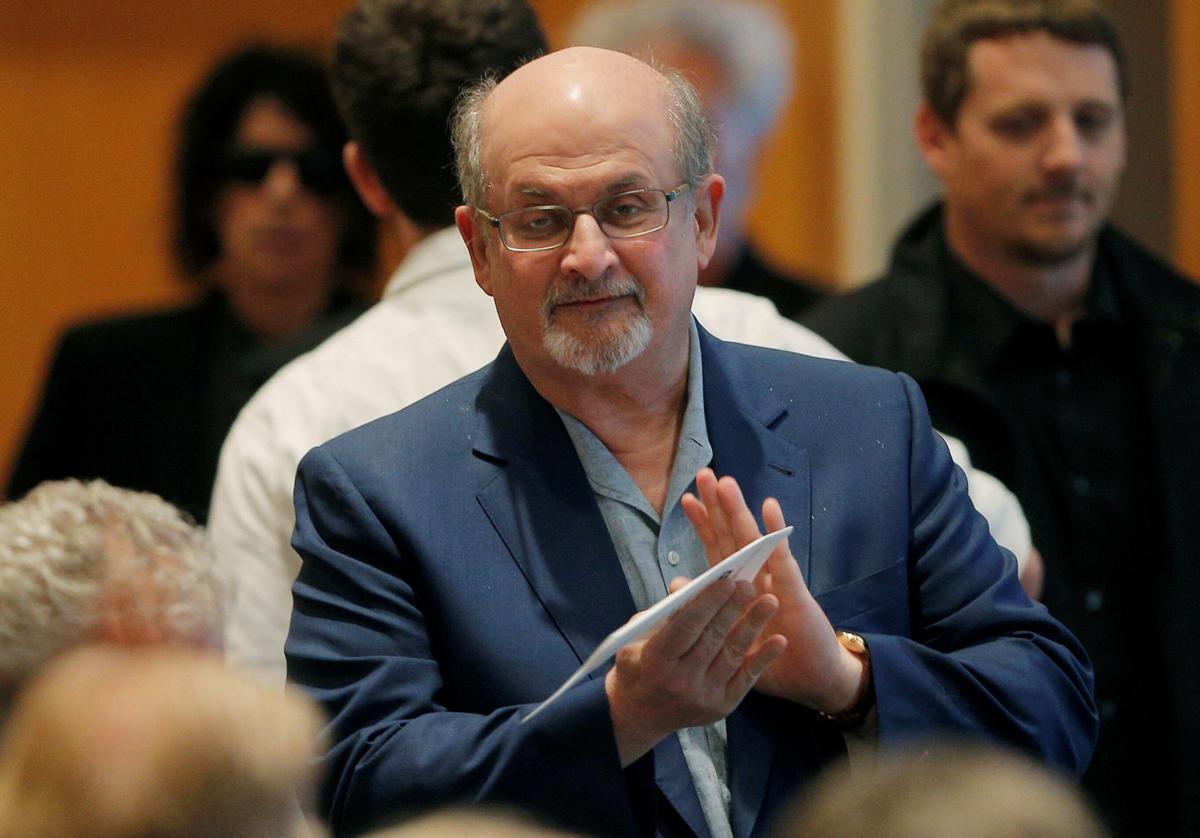 Salman Rushdie es galardonado con el Premio de la Paz de los Libreros Alemanes