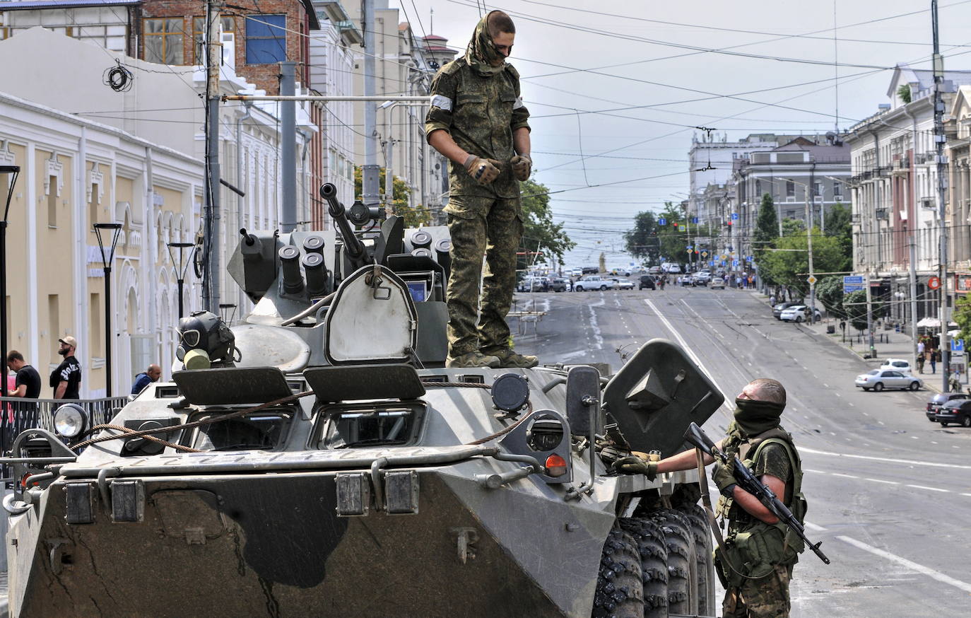 El Grupo Wagner patrulla por las calles de Rostov