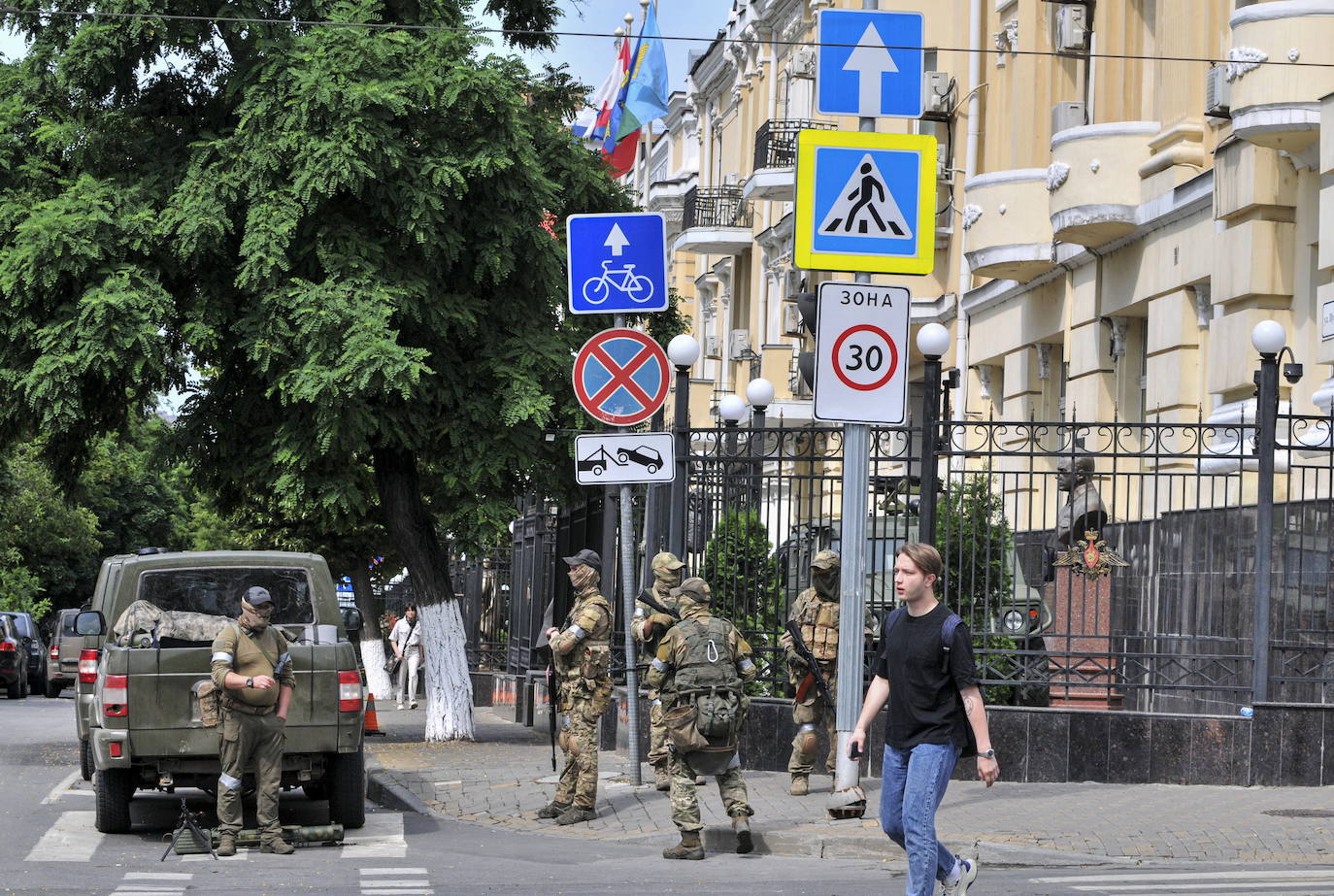 El Grupo Wagner patrulla por las calles de Rostov