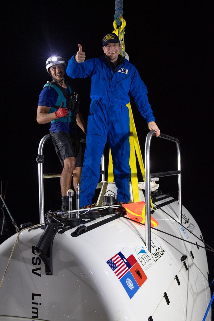 Kelly Walsh, tras completar con éxito su descenso al Abismo Challanger en 2020.