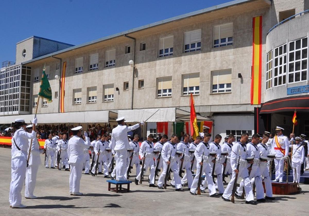 Jura de bandera de marinería en la escuela de especialidades Antonio de Escaño de Ferrol.