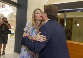 María Guardiola y Guillermo Fernández Vara a su llegada a la Asamblea de Extremadura este martes