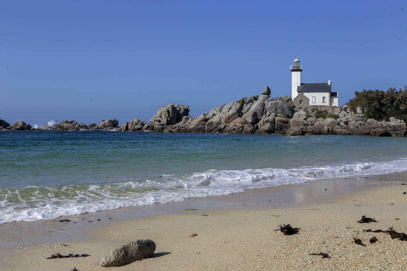 Faro de Pontusval. Es uno de los faros más fotografiado de Europa y uno de los pocos donde aún vive la antigua farera. Plounéour-Brignogan-plages (Francia)