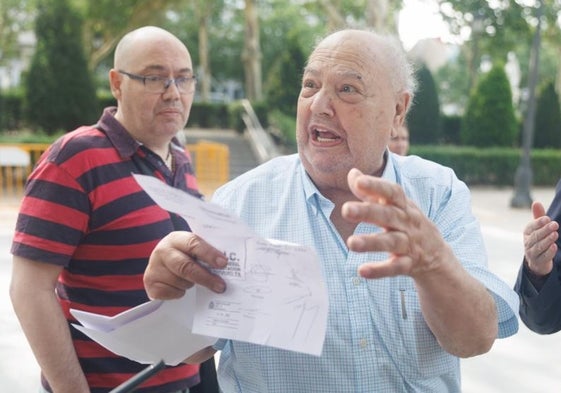 Alberto Royuela Fernández y su hijo Santiago antes de declarar este miércoles en la Audiencia Nacional.