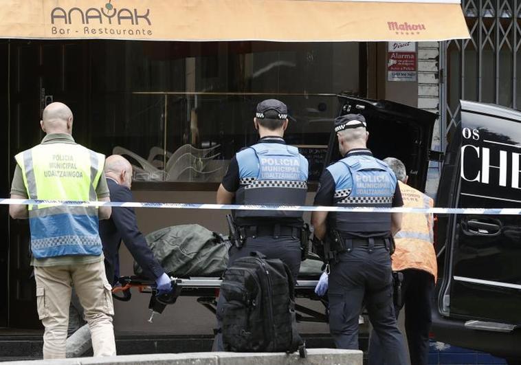 Mata a una mujer en un bar de Pamplona y se entrega a la Policía