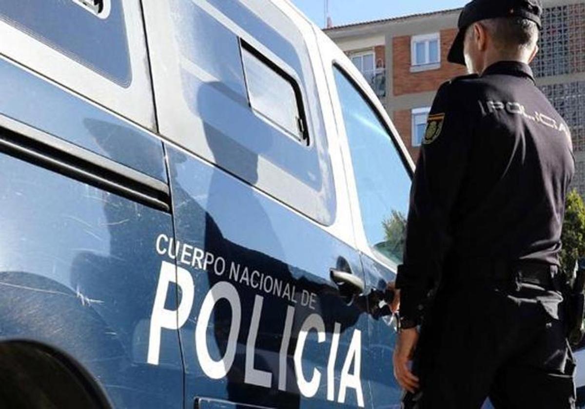 El detenido requirió la presencia de los agentes, cuando estos llegaron la mujer estaba muerta.