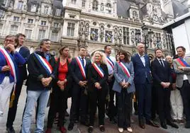 La alcaldesa de París, Anne Hidalgo, y el ministro francés de Transportes, Clement Beaune, asisten a una manifestación contra la violencia en el país